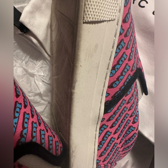 Marc Jacobs Women’s Pink Love Printed Canvas Slip on Sneakers. - Picture 4 of 7